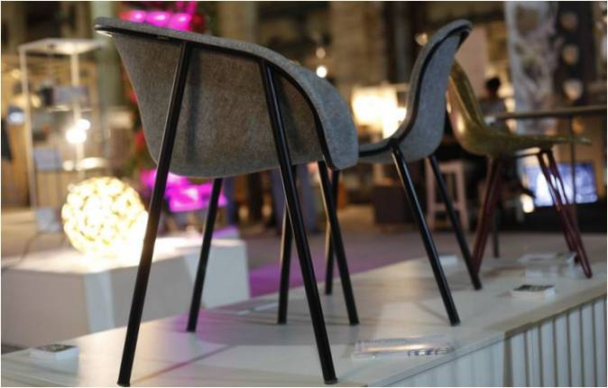 Berlin'deki bir tasarım sergisinde havalı sandalyeler