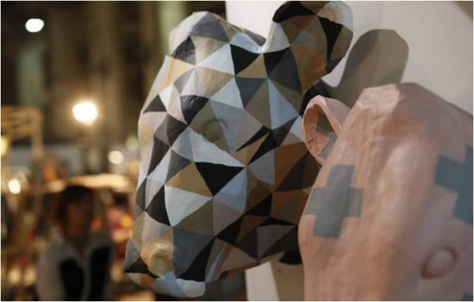 Berlin'deki bir tasarım sergisinde sıra dışı bir kağıt heykel