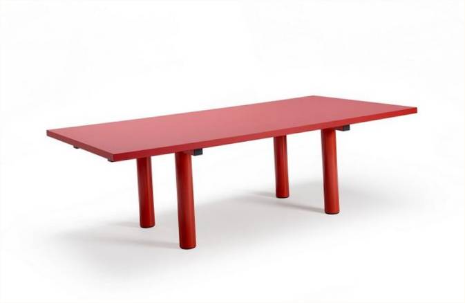 Kırmızı toplantı odası masası
