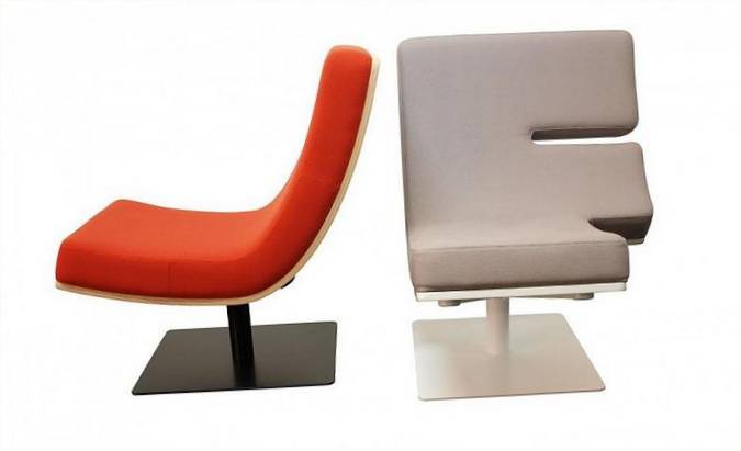 Harf şeklinde tasarım bir sandalye