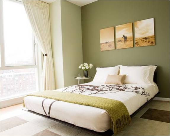Yatak odası iç mekanında yeşil duvar