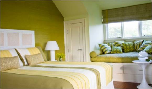 Açık yeşil tonda yatak odası dekorasyonu