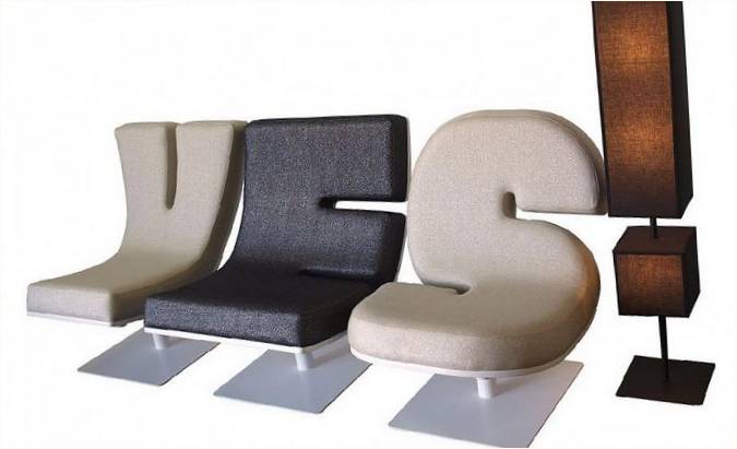"EVET" yazılı sandalyeler