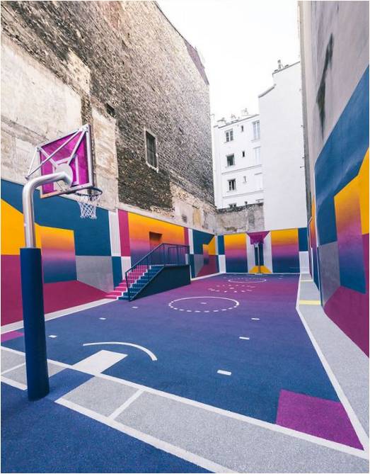 Paris'in güzel renklere sahip spor sahası