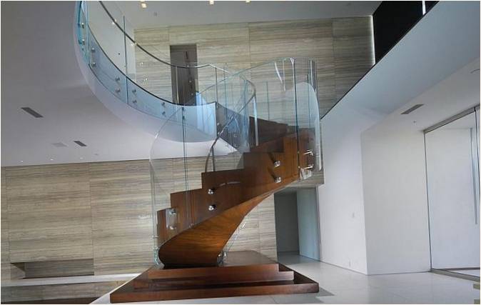 İç tasarımda çarpıcı merdiven
