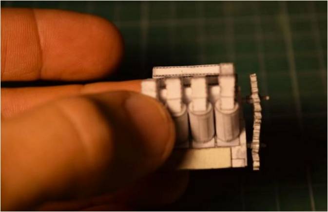 Alex Zholner: Kağıttan yapılmış minyatür bir çalışma motoru