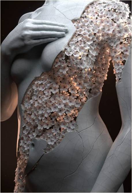 Jean-Michel Biorel'in dijital sanatı: kadınların gerçeküstü çiçek heykelleri