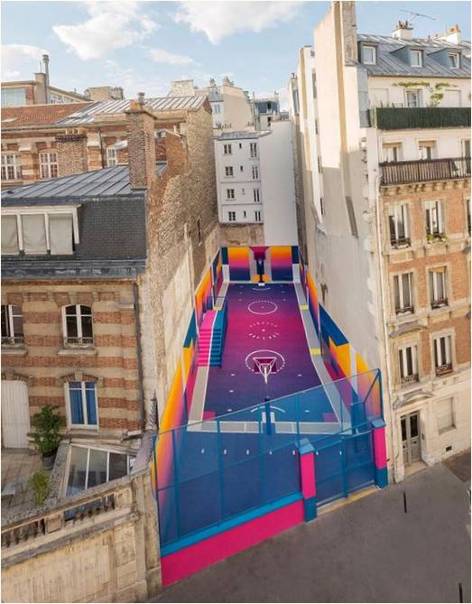 Güzel bir renk düzeninde Paris spor sahası