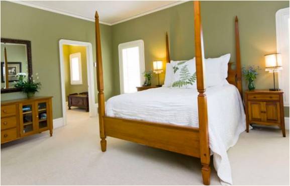 Yatak odasının kahverengi renk ile dekore edilmesi