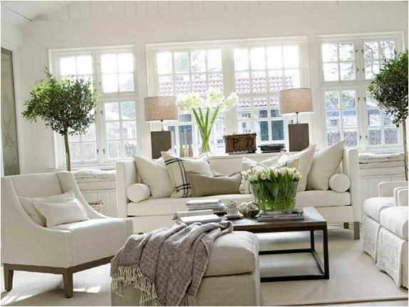 Oturma odası tasarımlarında beyaz